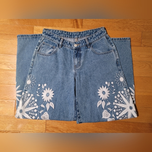 Floral Embroidered Midrise Barrel Jeans - Picture 7 of 14
